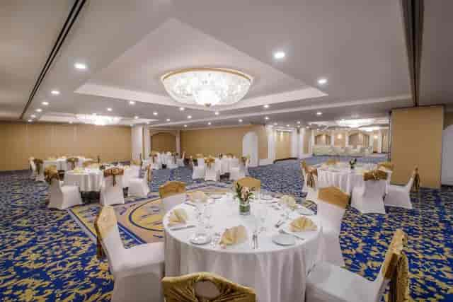 Al Masah Ballroom: Pillar-free banquet hall, perfect for corporate events and wedding venues.