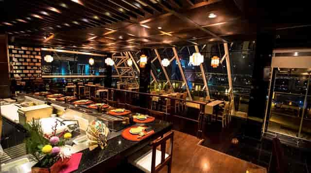 Tomo Raffles Dubai: Tiered venue for VIP dinners and networking events.