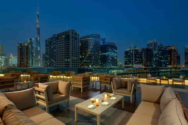 Rooftop bar in Dubai with skyline view, perfect for corporate cocktail receptions and VIP events.