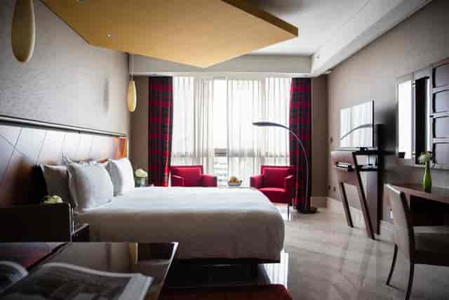 Modern Jumeirah Creekside hotel suite with dedicated workspace for VIP speaker accommodation.