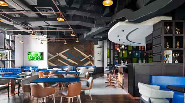 Industrial-chic meeting room for networking events and corporate mixers at Fairmont Dubai.