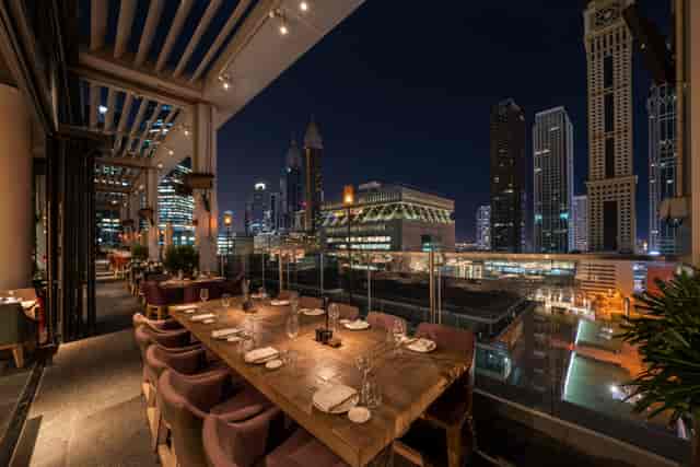 Rooftop bar at VIEW 180 with skyline views, ideal for premium corporate VIP dinner events.