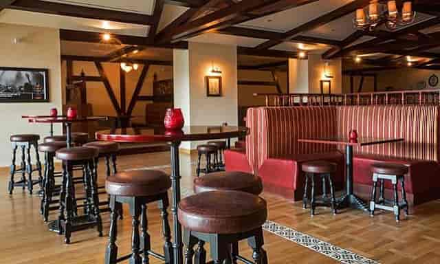 The Red Lion - Metropolitan Hotel Dubai ...