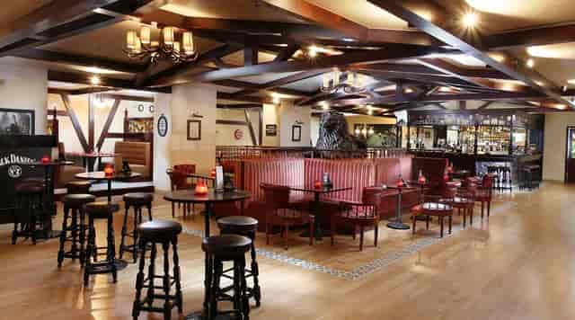 Shisha courtyard pub seating for informal networking and evening reception events.
