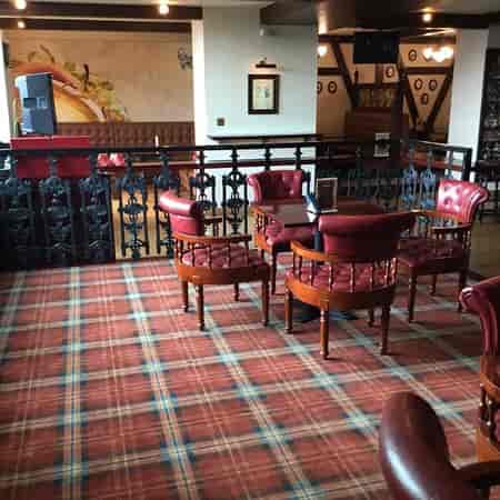 The Red Lion lounge with club seating for intimate networking and corporate breakout events.