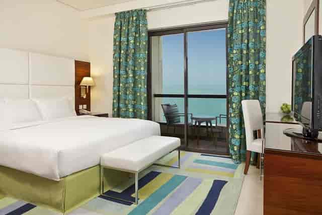 Modern Hilton Dubai hotel suite with king bed, perfect for business trips and events.