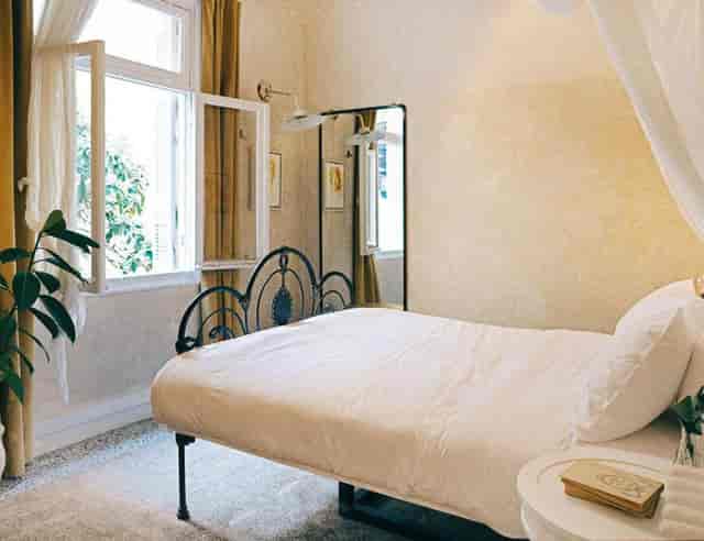 The Dreamers Shila Athens boutique room for intimate VIP speaker accommodations and luxury travel.