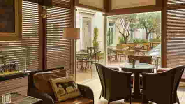 cigar lounge