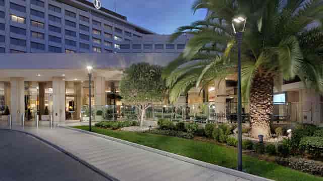 Arcade I porte-cochère at Athenaeum InterContinental Athens for luxury hotel events and arrivals.