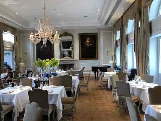 Tudor Hall elegant dining room ...