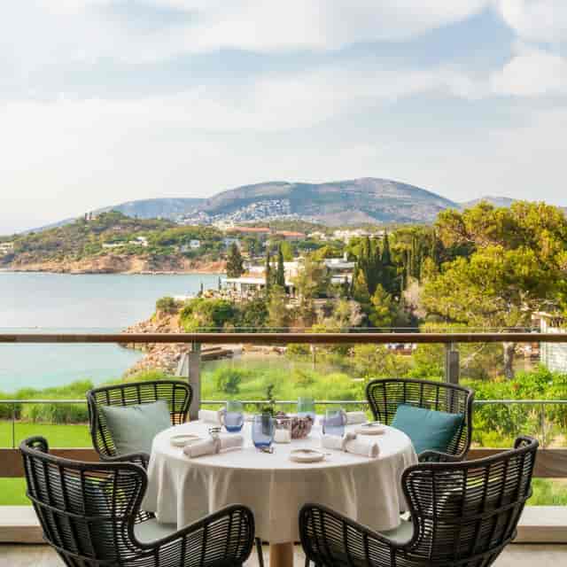 Luxury outdoor dining at Four Seasons Astir Palace, ideal for corporate incentive retreats.