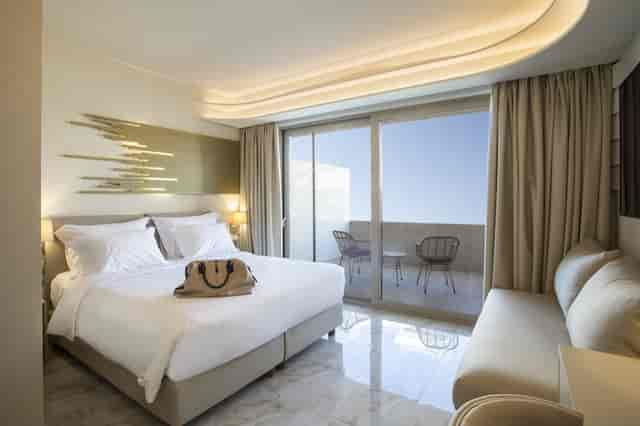 Green Suites Boutique Hotel pool, modern design, ideal for luxury incentive travel and VIP retreats.