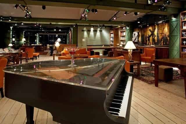 Lounge-bar