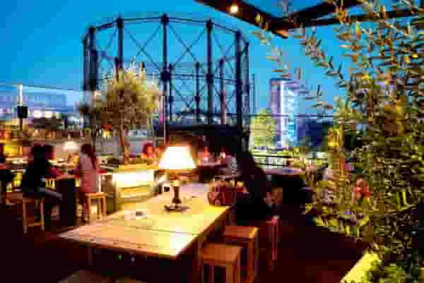 Lounge-bar