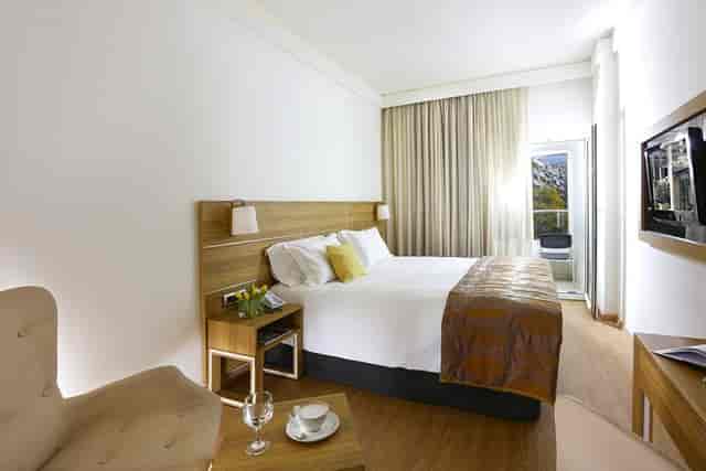 Syrene II hotel room with minimalist decor for business conferences and corporate events.