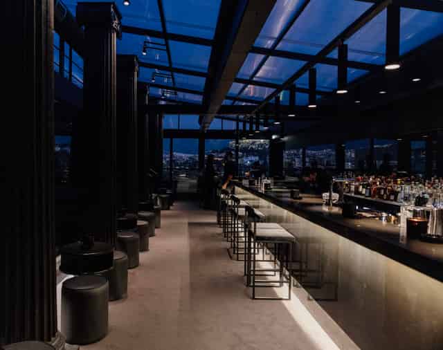 Cocktail bar