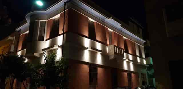Architectural uplighting at Mets Arts Centre gallery, ideal for exclusive upscale evening events.