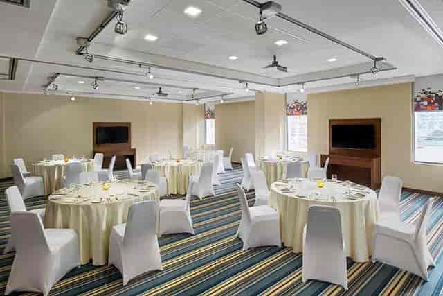 Aloft Riyadh banquet hall with AV tech for professional corporate and social events.