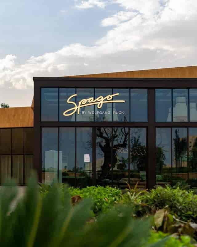 Spago by Wolfgang Puck: High-end iconic venue for luxury corporate and private events.