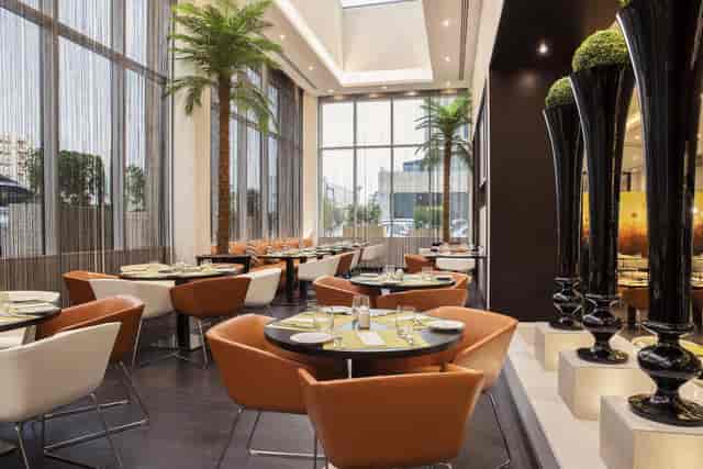 Sleek Centro Olaya venue with floor-to-ceiling windows for VIP luncheons and networking events.