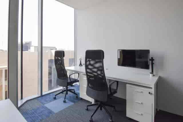 Minimalist private office with panoramic views, ideal for professional meetings and deep work.