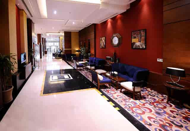 Luxury hotel lobby at Al Hamra Palace Riyadh for networking events and VIP arrivals.