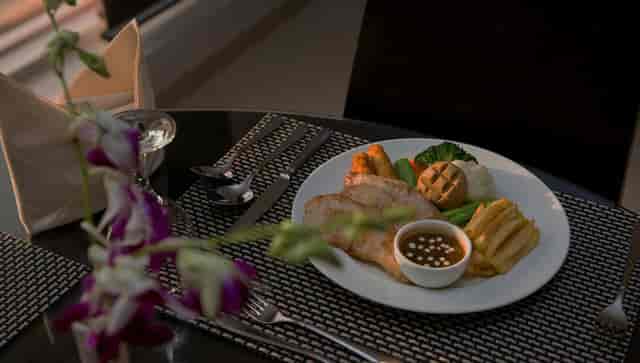 Executive Hotel Al Azizia banquet entree: polished corporate luncheon and VIP dinner plating.