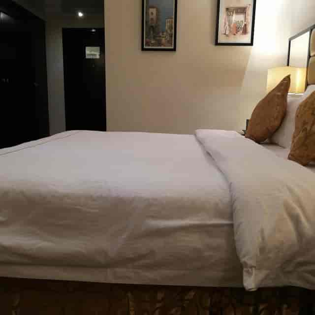 I-Cafe guest room at Carawan AlFahad Hotel: neutral hotel room for event attendee housing.