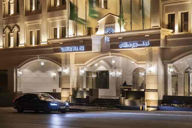 Vittori Palace Hotel entrance, luxury port-cochère, ideal for executive retreats and VIP events.