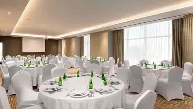 Banquet-style hotel meeting room in Riyadh for corporate galas and professional training sessions.