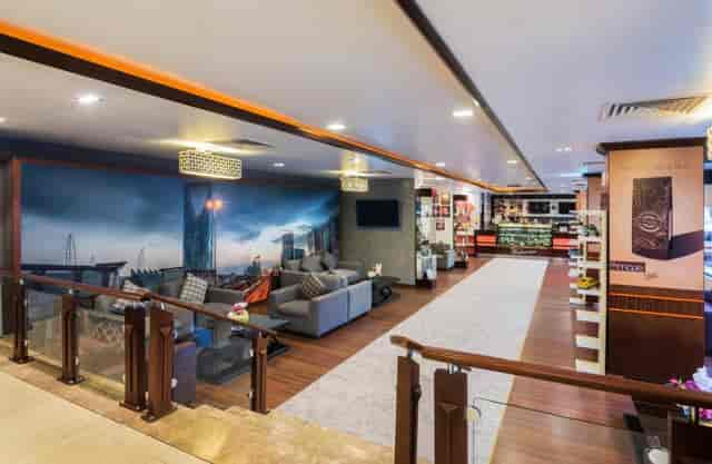 Modern hotel lounge at Golden Tulip Al Nasiriah for business networking and corporate events.
