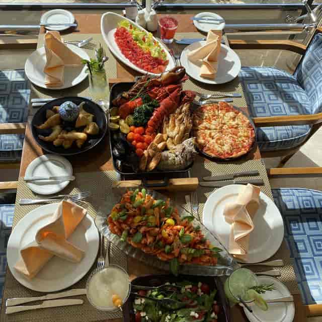 Luxury seafood incentive dining setup at InterContinental Riyadh for corporate events.