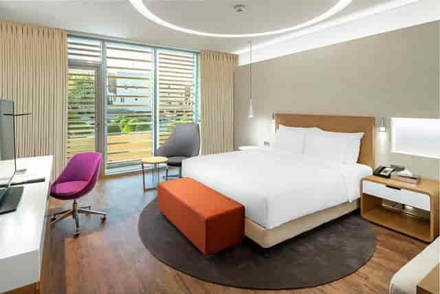 Modern conference room at Radisson Blu, Riyadh – ideal for meetings and retreats.