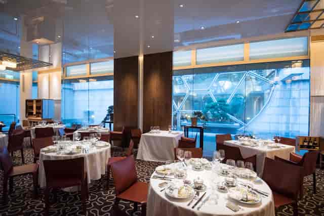 Elm Summer Pavilion: Elegant banquet hall for corporate dinners and VIP lunches.