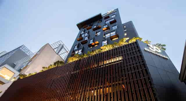 Contemporary exterior of 30 Bencoolen, ideal for corporate retreats and executive meetings.
