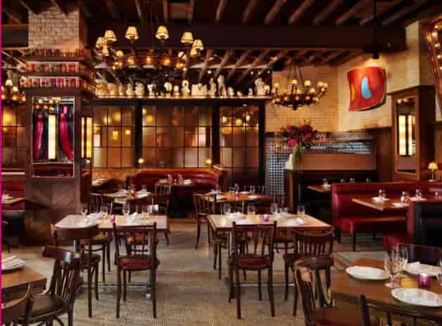 Dirty French private dining room with ambient lighting for corporate dinners and networking events.