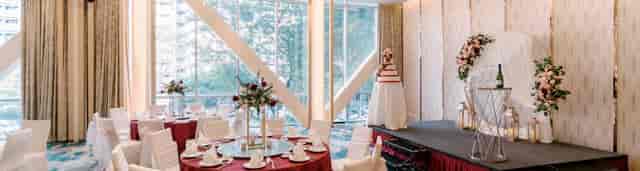 Wedding banquet setup at Mercure Singapore Bugis with elegant table decor and cake display.