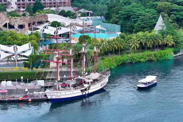 Singapore: Speedboat Adventure aboard ...