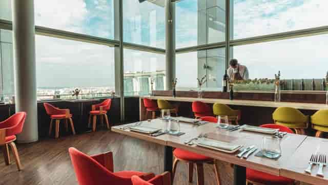 LeVeL33 brewpub with city views for VIP corporate event receptions and luncheons.