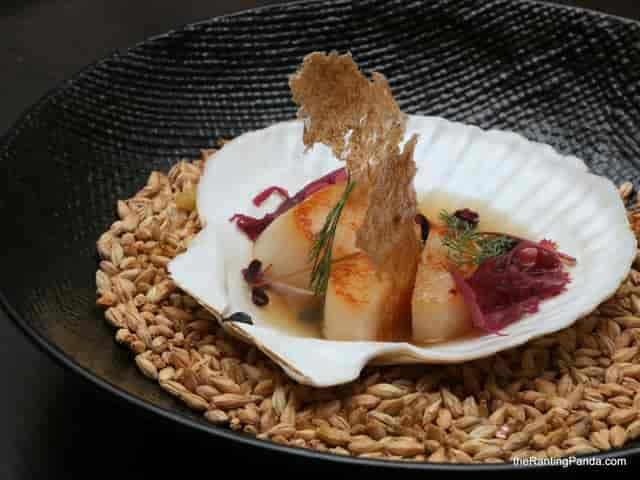 LeVeL33 restaurant executive starter, dramatic shell presentation, fine dining event catering.
