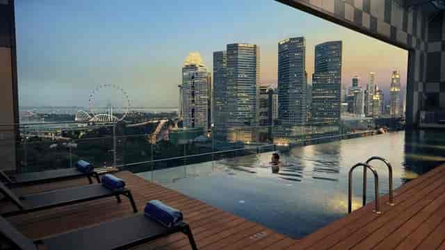 Infinity pool deck at Pan Pacific Beach Road for executive retreats and VIP incentive events.