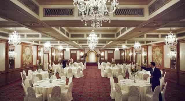 Raffles Hotel Singapore vs Resorts ...