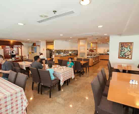 Hotel breakfast dining area for casual corporate networking and event breakout sessions.