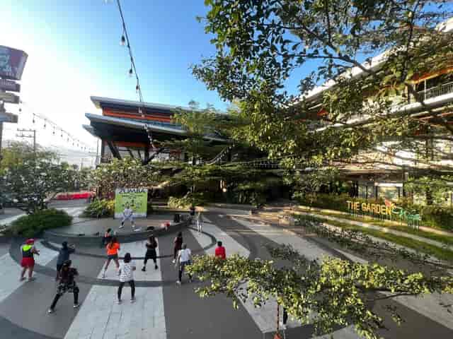 Garden Walk 3 outdoor plaza for active wellness events and commercial space engagement.