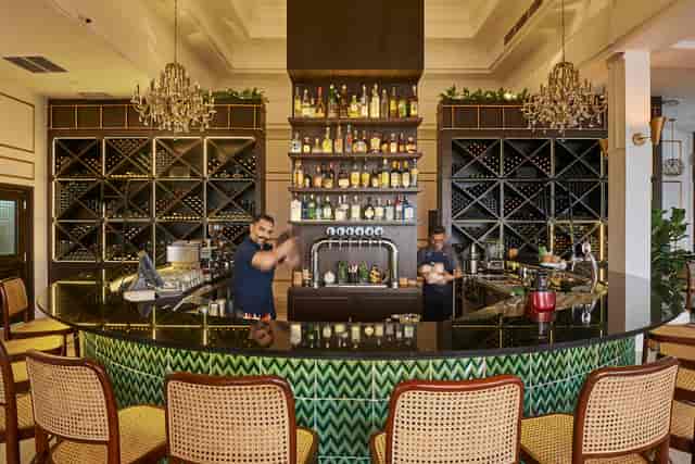 Modern-bohemian Par & Golf bar venue for upscale corporate networking and cocktail events.