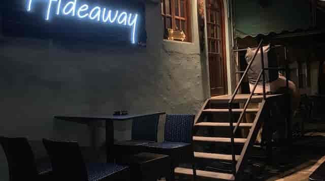 Neon-lit HIDEAWAY dining room for intimate VIP breakout sessions and exclusive networking events.
