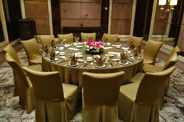 Yan Ting gold boardroom dining room for luxury private events and executive lunches.