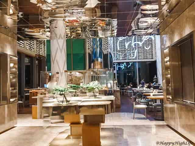Private dining at SKIRT: upscale contemporary room for corporate mixers and networking dinners.