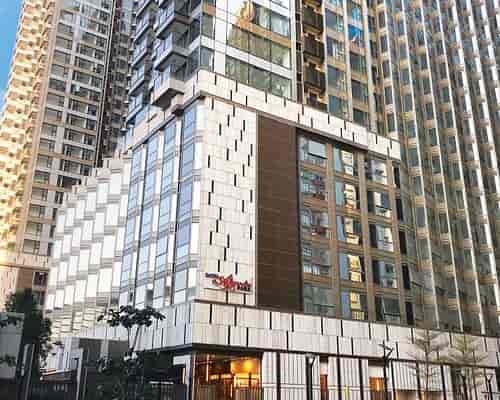 Modern Alexandra Hotel suite for corporate travel and high-capacity city events.