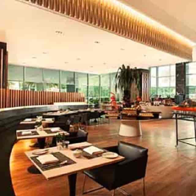 Modern Claymore Ballroom set for corporate breakfast networking event with natural light.